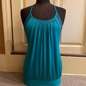 Lululemon workout top with built in bra size 8